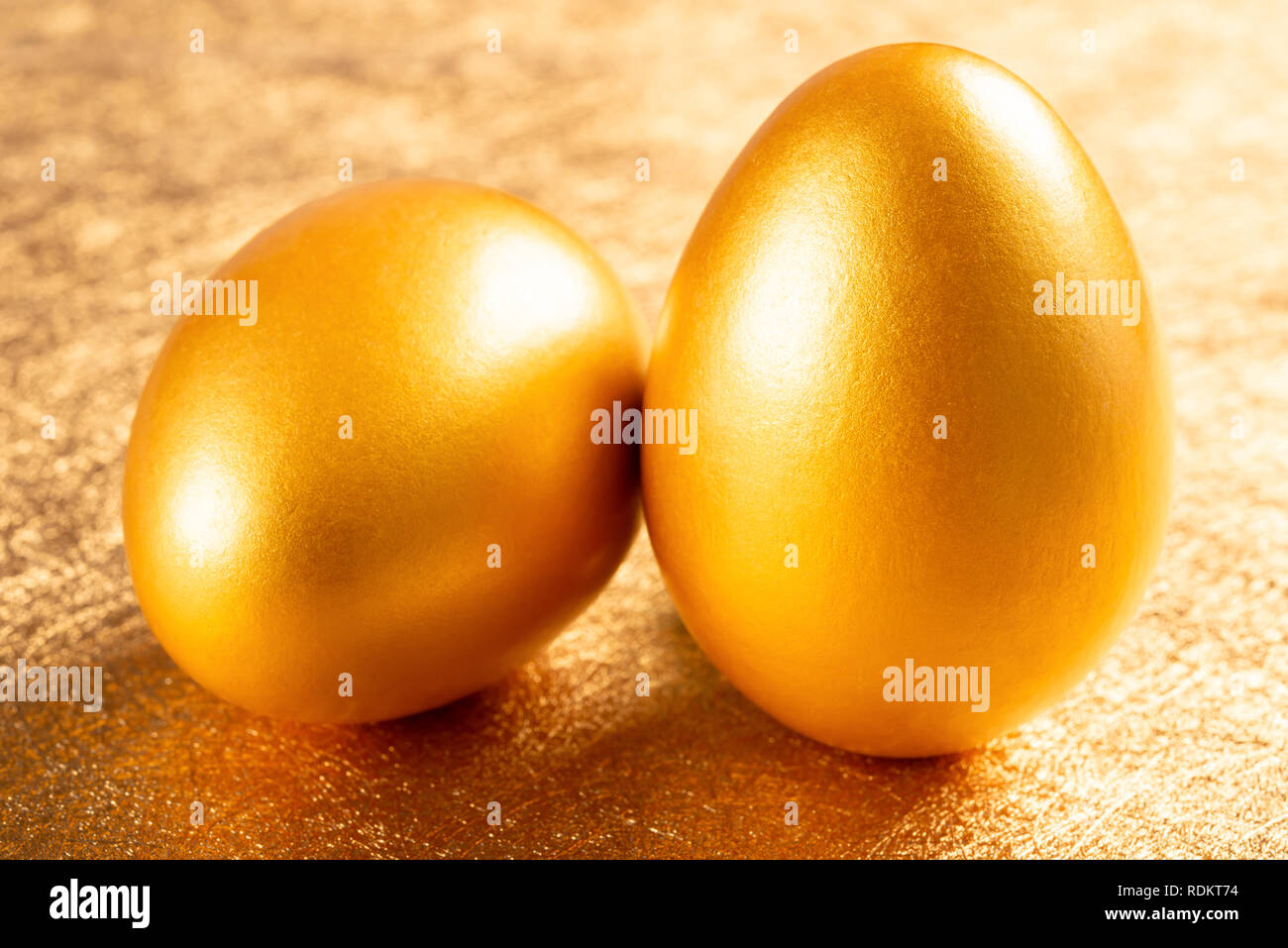 Золотые яйца 2. Золотое яйцо. 2 Золотых яйца. Золотые яйцы. Полированные золотые яйца.