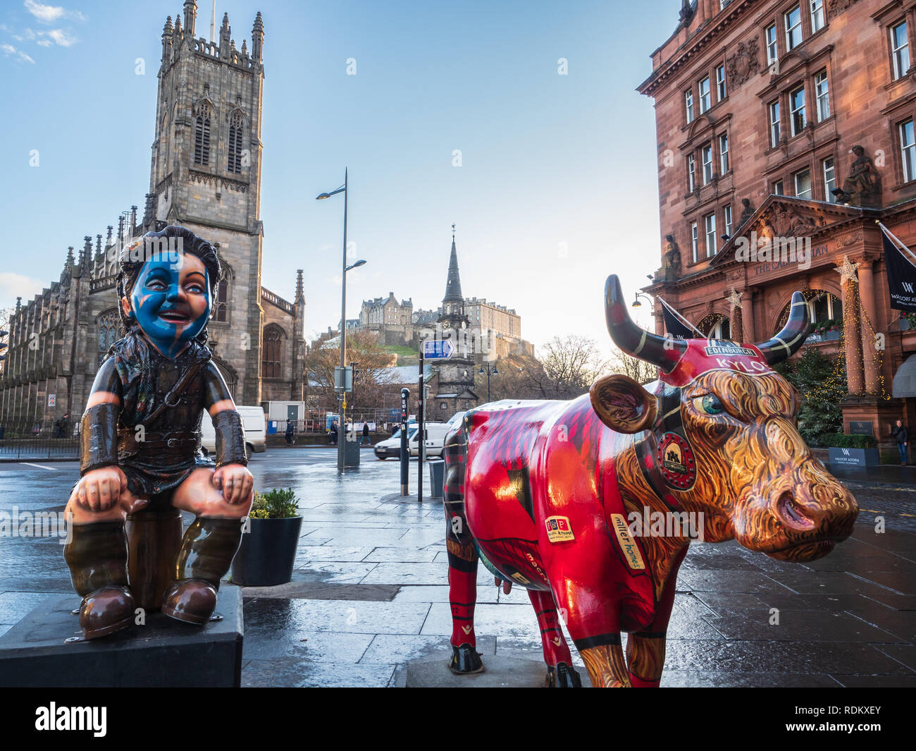 Oor Wullie and the Kyloe Cow, West End, Edinburgh, Scotland with Edinburgh Castle & St. John's Episcopal Church in the background. Stock Photo