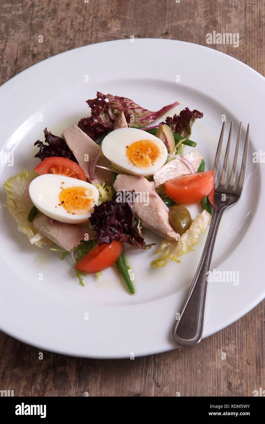 Tuna Nicoise salad Stock Photo - Alamy