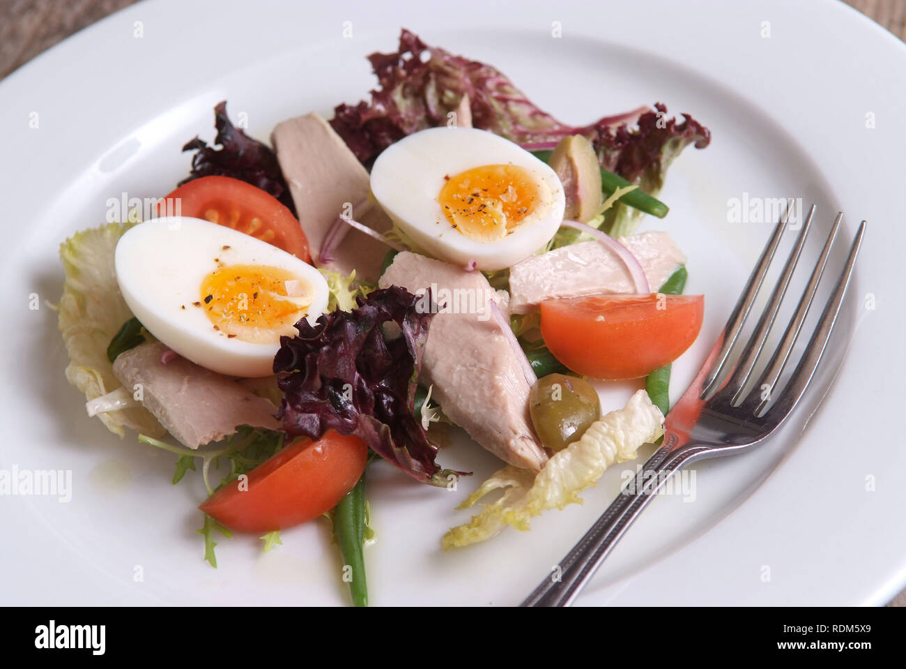 Tuna Nicoise salad Stock Photo - Alamy