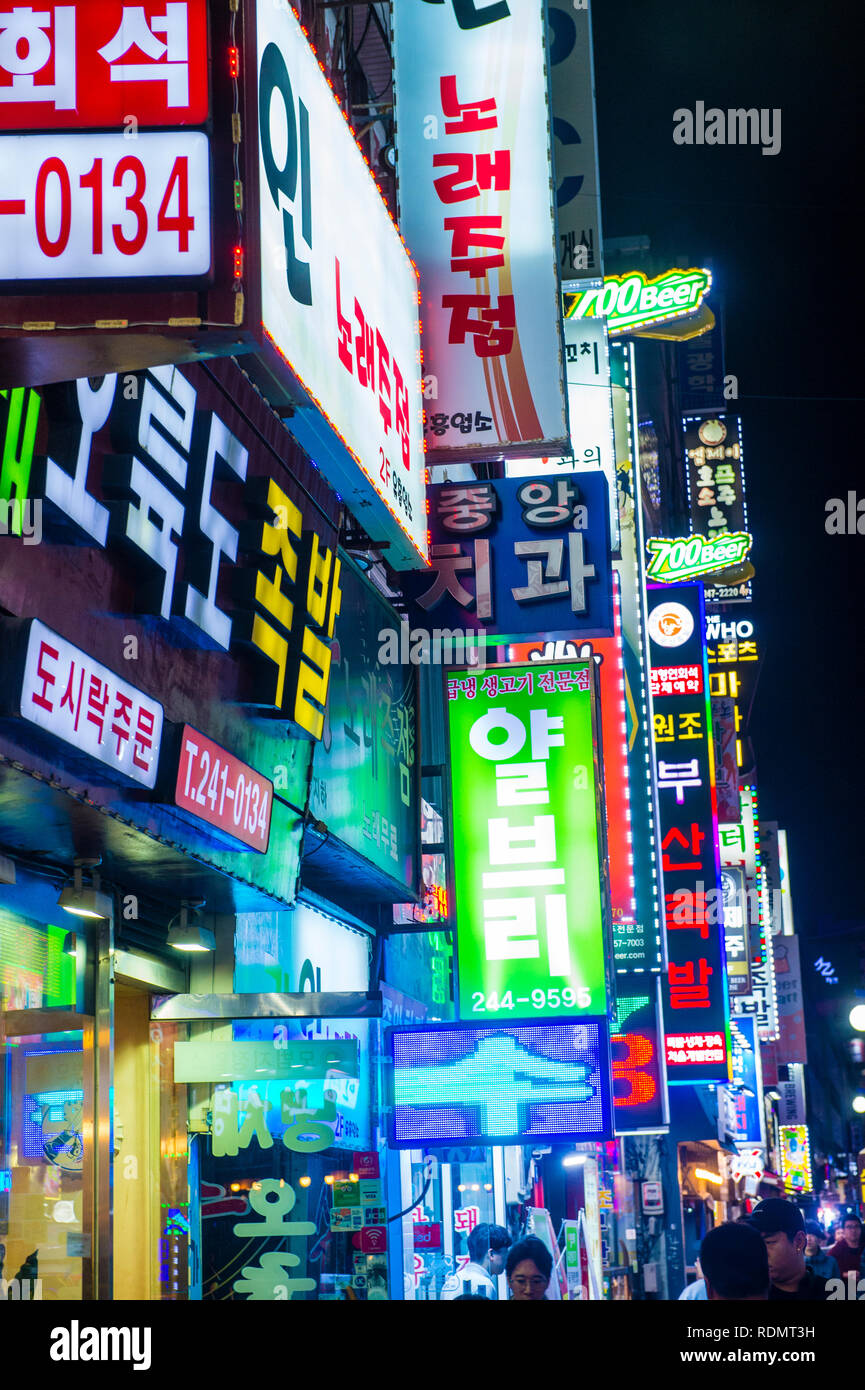 Busan night market hi-res stock photography and images - Alamy