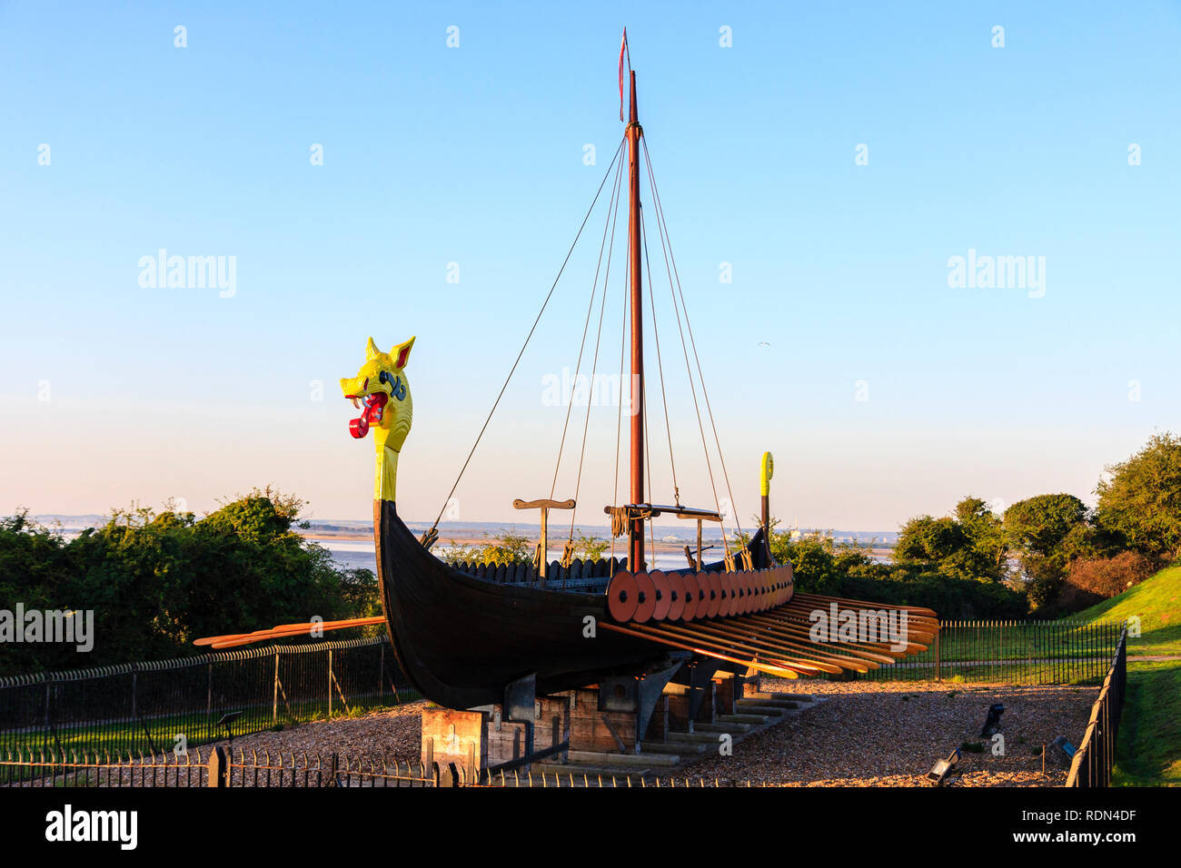 The Viking ship, the Hugin, at Pegwell Bay. Reconstructed long boat on display stand. Replica of ca 890 Gokstad ship. Front view of bows and ship. Stock Photo