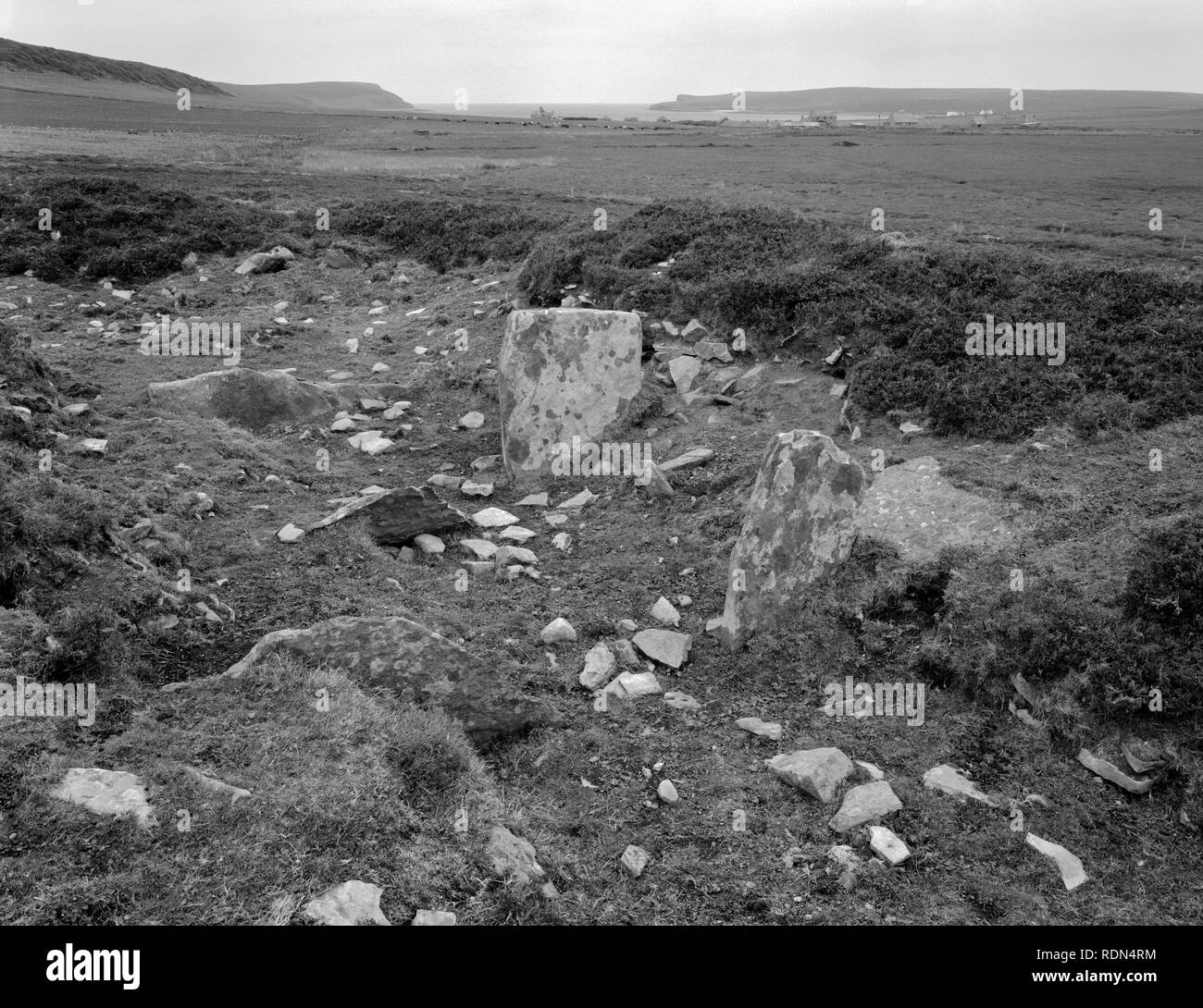 View NE of Braeside Neolithic chambered cairn, Eday, Orkney, UK, showing a stalled burial chamber within a rectangular cairn aligned roughly N-S. Stock Photo