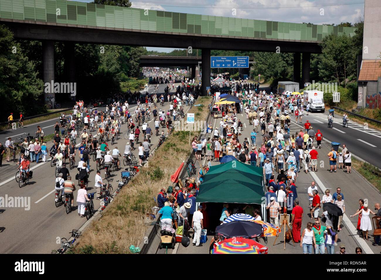 The Duisburg-Kaiserberg junction at the Still-Leben art event on the Ruhrschnellweg A40 motorway, largest event of the Capital Stock Photo