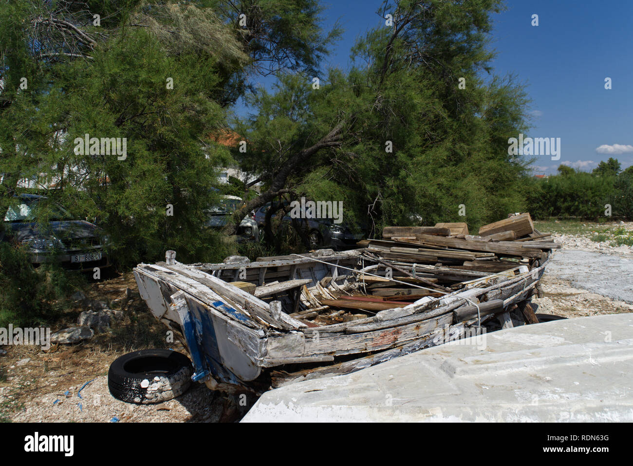 Old boat abandoned hi-res stock photography and images - Alamy