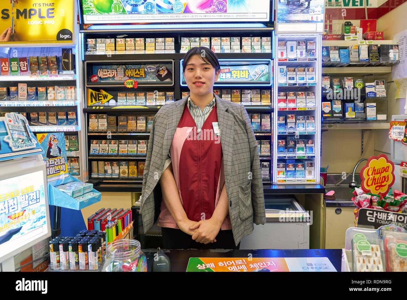 page 2 convenience store cashier high resolution stock photography and images alamy