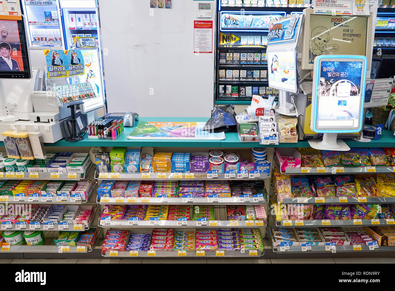 Seoul South Korea Circa May 17 Inside Gs25 Convenience Store In Seoul Gs25 Is A Convenience Store Brand In South Korea Stock Photo Alamy Seoul South Korea Circa May 17 Inside Gs25 Convenience Store In Seoul Gs25 Is A Convenience Store Brand In South Korea Stock Photo Alamy