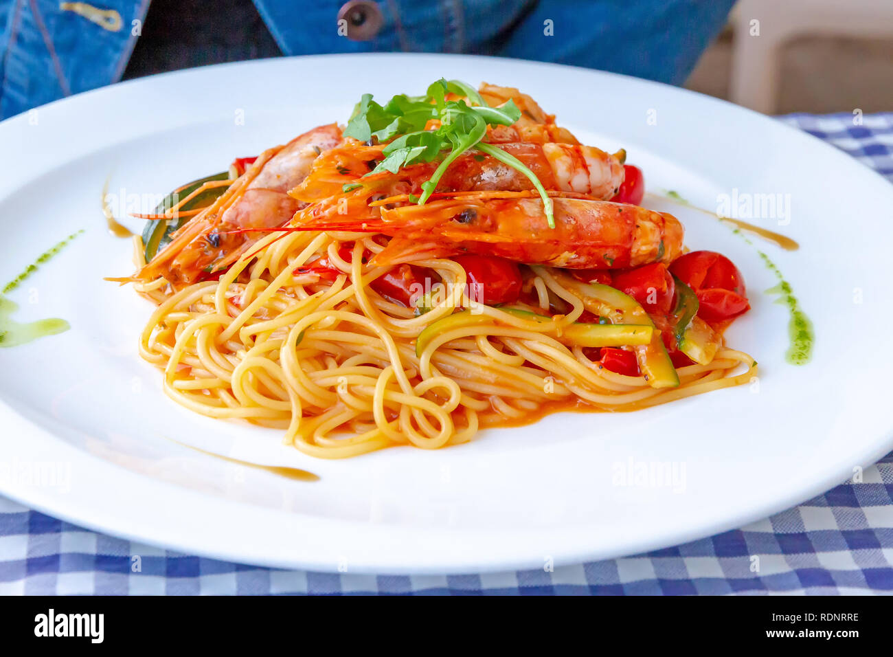 Pasta tomato sauce prawns hires stock photography and images Alamy