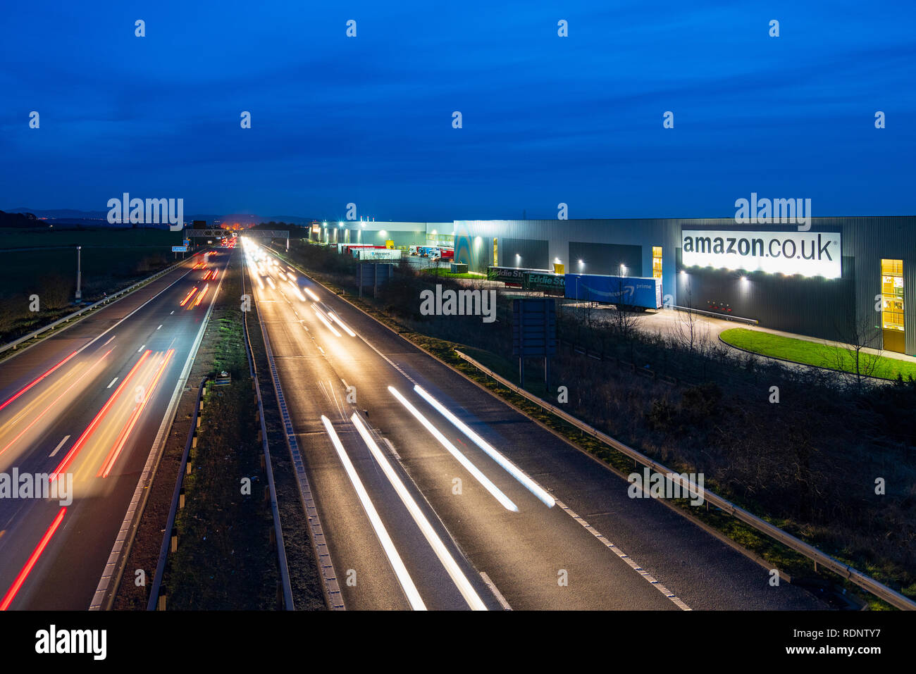 Warehouse distribution centre hires stock photography and images Alamy