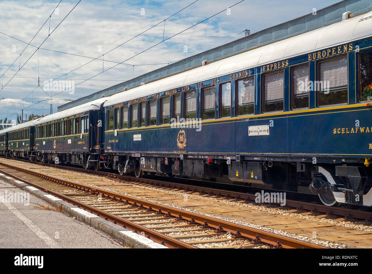 A class 47 locomotive working a Venice Simplon Orient Express train  excursion near Potbridge in Hampshire Stock Photo - Alamy