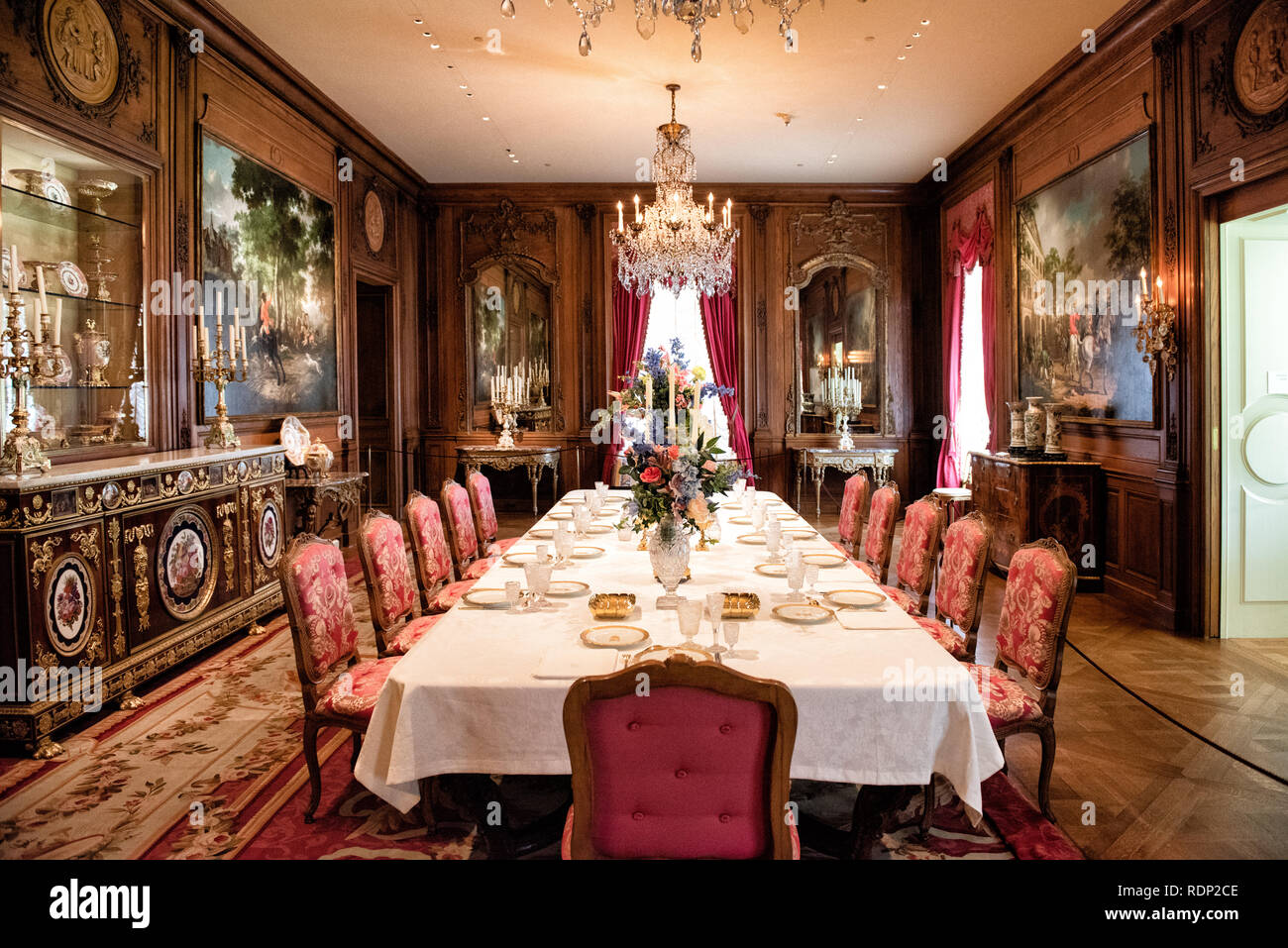 WASHINGTON DC, United States — The main dining room at Hillwood Estate. Hillwood Estate and Museum in Washington DC is the former residence of businesswoman, socialite, philanthropist, and collector Marjorie Merriweather Post, Hillwood is known for housing and displaying Post's large collection of decorative arts, with particular strengths in collections from the House of Romanov, including Fabergé eggs. Other highlights are 18th and 19th century French art and one of the country's finest orchid collections. Stock Photo