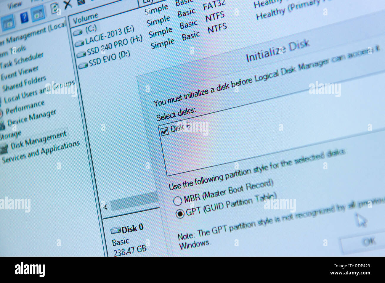 PARIS, FRANCE - FEB 17, 2015: Computer screen with window of new HDD hard  drive format initialize disk with GPT Guid Partition Table Stock Photo -  Alamy