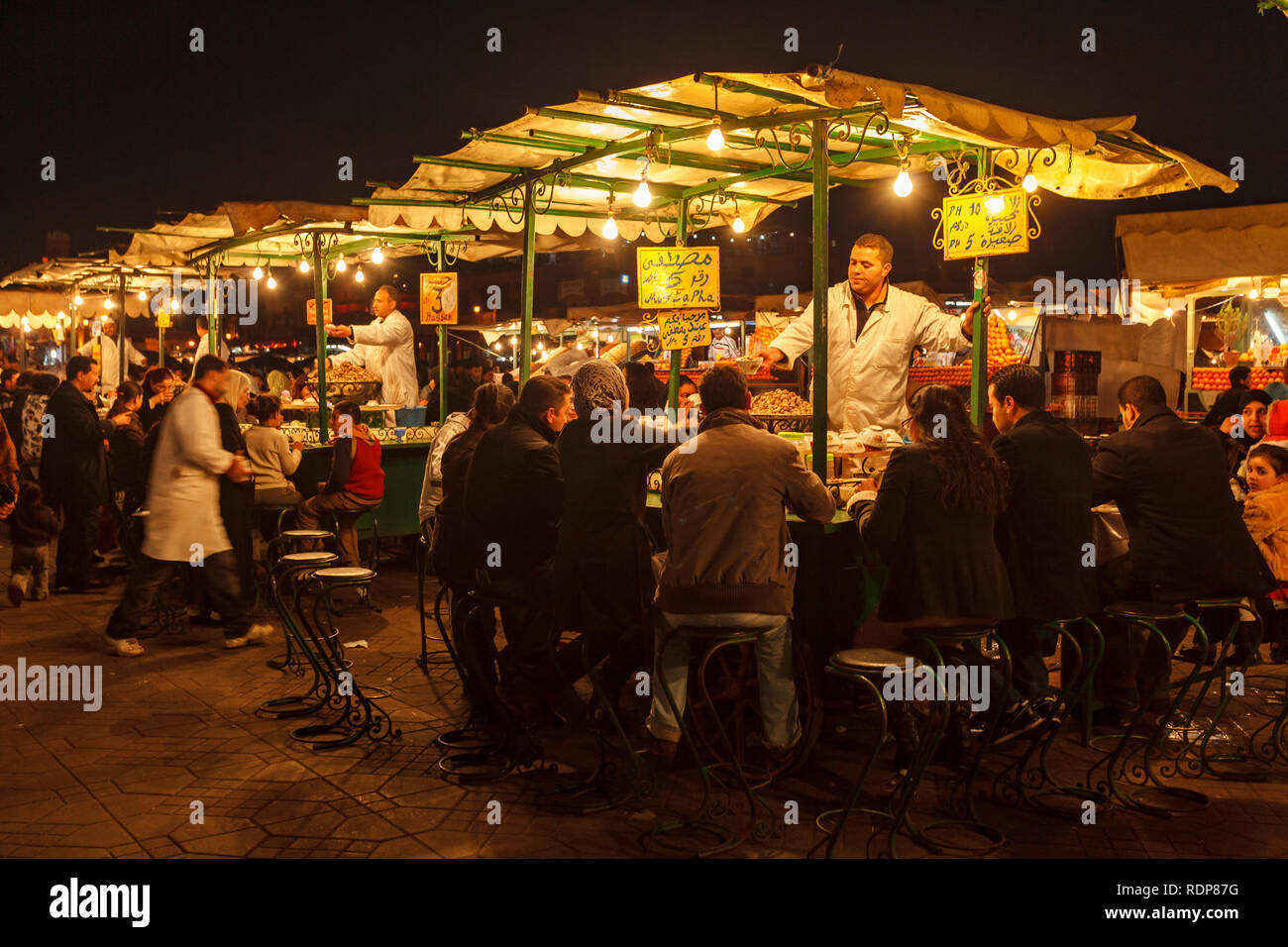Open air food stall vendor hi-res stock photography and images - Alamy