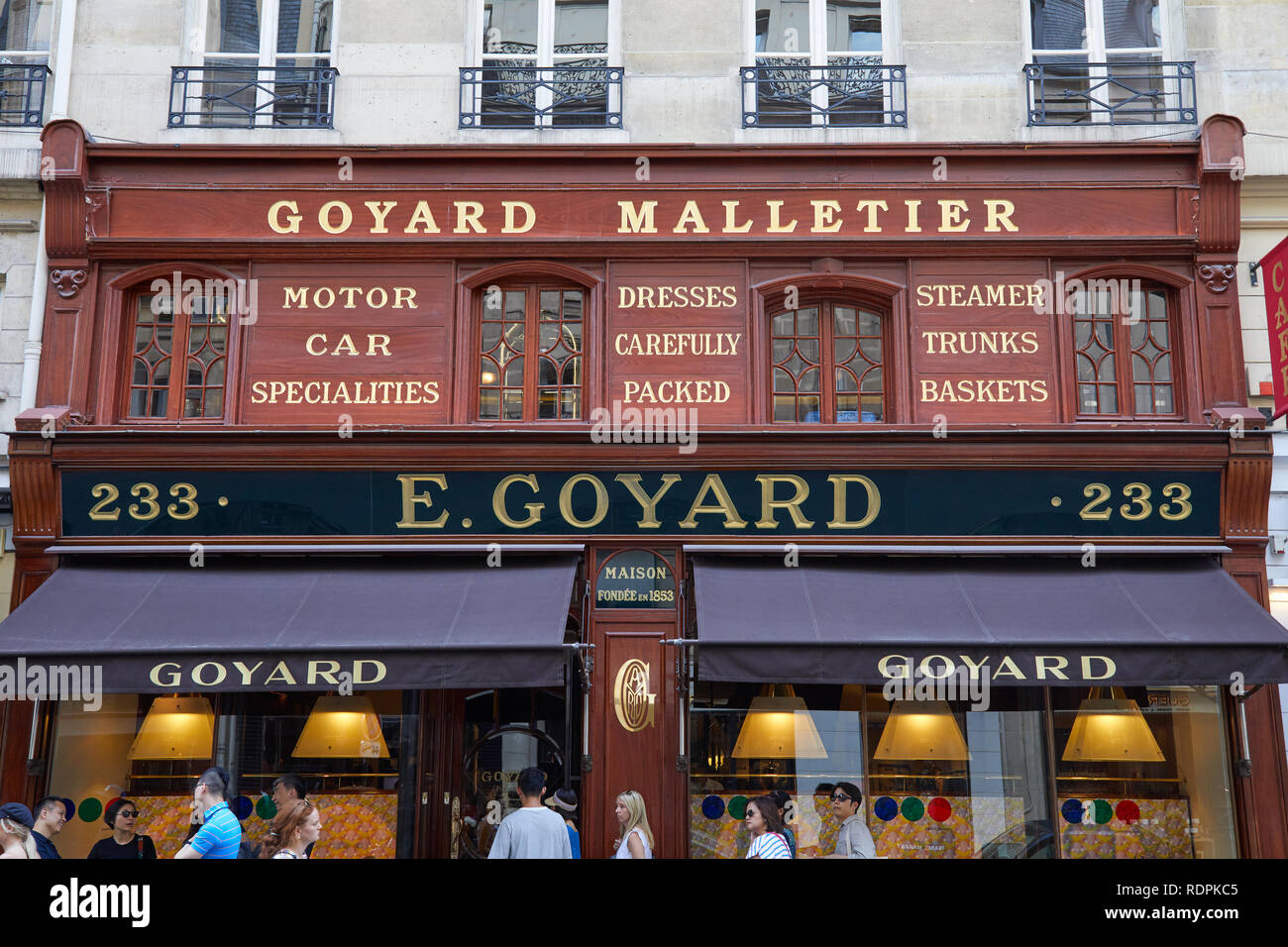 People outside E.Goyard boutique in Paris, Goyard is a French trunk and  luxury leather goods maker , 233 rue Saint-Honoré, Paris ,France Stock  Photo - Alamy
