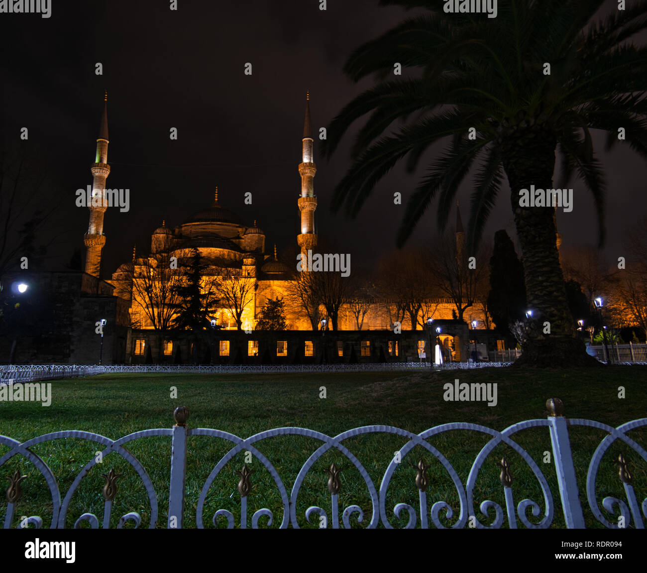 A night shot of the illuminated Blue Mosque in the middle of Istanbul ...