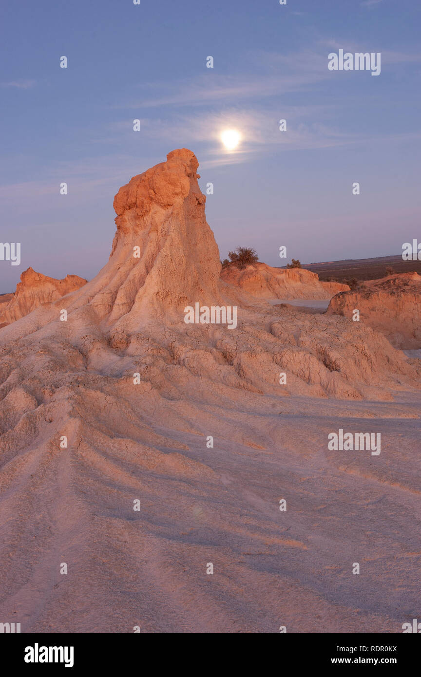 Lunettes at sunrise, Mungo National Park, New South Wales, Australia Stock Photo