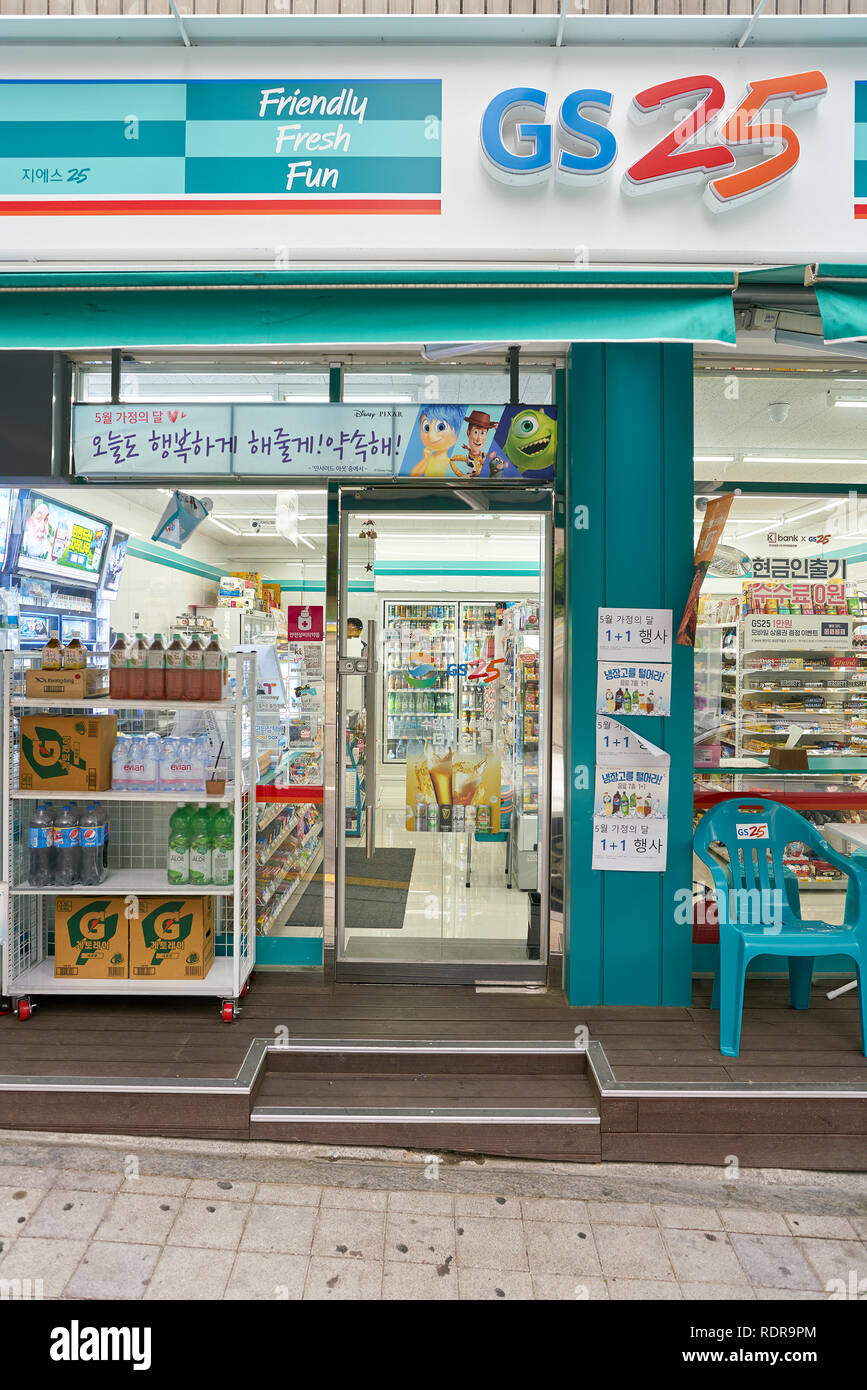 Seoul South Korea Circa May 2017 A Gs25 Convenience Store In Seoul Gs25 Is A Convenience Store Brand In South Korea Stock Photo Alamy
