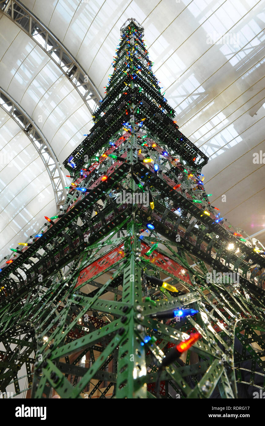 Alexandra Palace, London, UK. 18th Jan 2019. A Meccano Eiffel Tower on display at the London Model Engineering Exhibition which opened today at Alexandra Palace, London.  The London Model Engineering Exhibition is now in its 23rd year, and attracts around 14,000 visitors.   Credit: Michael Preston/Alamy Live News Stock Photo