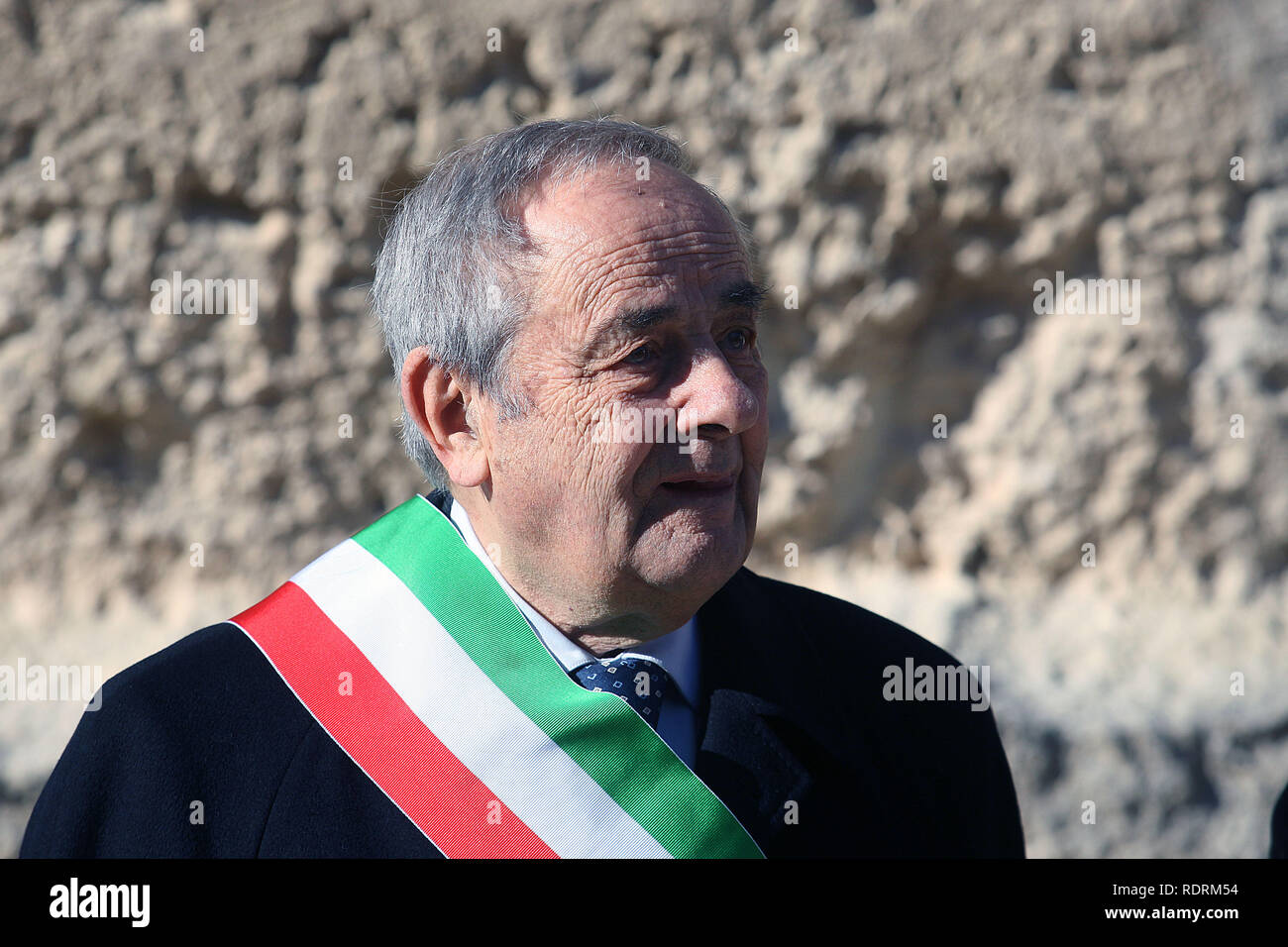 Foto Donato Fasano - LaPresse 19 01 2019  - Matera Cronaca dettagli della notizia  La mattinata di Matera, che da oggi &#xe8; ufficialmente Capitale Europea della Cultura 2019, si &#xe8; aperta con le 39 bande che si sono esibite nella Cava del Sole (20 italiane e 19 straniere) per salutare i tantissimi affezionati. Un totale di, sembra inutile dirlo, 2019 musicisti. E poi l'arrivo del premier Giuseppe Conte, che ha dichiarato che questa giornata &#xe8; una &#xab;riscossa per il Sud&#xbb;: questi i momenti salienti della prima mattinata di Matera da capitale della CulturaNella Fotp  Raffello d Stock Photo