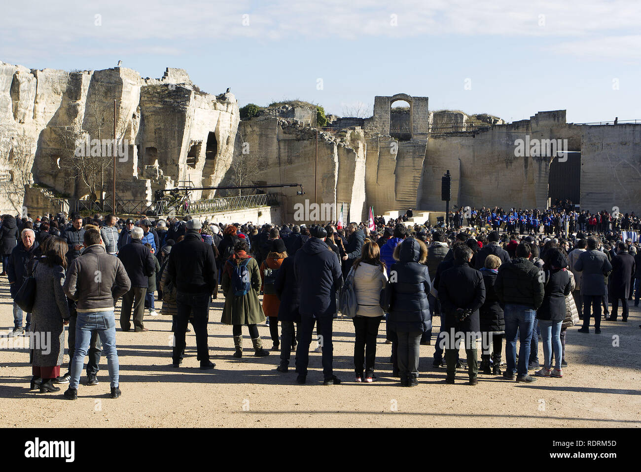 Foto Donato Fasano - LaPresse 19 01 2019  - Matera Cronaca dettagli della notizia  La mattinata di Matera, che da oggi &#xe8; ufficialmente Capitale Europea della Cultura 2019, si &#xe8; aperta con le 39 bande che si sono esibite nella Cava del Sole (20 italiane e 19 straniere) per salutare i tantissimi affezionati. Un totale di, sembra inutile dirlo, 2019 musicisti. E poi l'arrivo del premier Giuseppe Conte, che ha dichiarato che questa giornata &#xe8; una &#xab;riscossa per il Sud&#xbb;: questi i momenti salienti della prima mattinata di Matera da capitale della Cultura.Nella foto panoramica Stock Photo