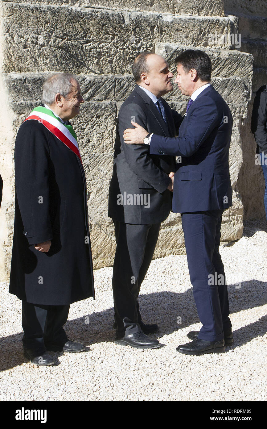 Foto Donato Fasano - LaPresse 19 01 2019  - Matera Cronaca dettagli della notizia  La mattinata di Matera, che da oggi &#xe8; ufficialmente Capitale Europea della Cultura 2019, si &#xe8; aperta con le 39 bande che si sono esibite nella Cava del Sole (20 italiane e 19 straniere) per salutare i tantissimi affezionati. Un totale di, sembra inutile dirlo, 2019 musicisti. E poi l'arrivo del premier Giuseppe Conte, che ha dichiarato che questa giornata &#xe8; una &#xab;riscossa per il Sud&#xbb;: questi i momenti salienti della prima mattinata di Matera da capitale della Cultura. Buffet Nella Foto l' Stock Photo