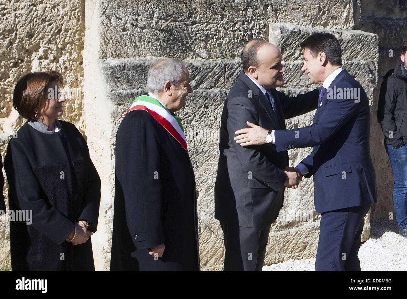 Foto Donato Fasano - LaPresse 19 01 2019  - Matera Cronaca dettagli della notizia  La mattinata di Matera, che da oggi &#xe8; ufficialmente Capitale Europea della Cultura 2019, si &#xe8; aperta con le 39 bande che si sono esibite nella Cava del Sole (20 italiane e 19 straniere) per salutare i tantissimi affezionati. Un totale di, sembra inutile dirlo, 2019 musicisti. E poi l'arrivo del premier Giuseppe Conte, che ha dichiarato che questa giornata &#xe8; una &#xab;riscossa per il Sud&#xbb;: questi i momenti salienti della prima mattinata di Matera da capitale della Cultura. Buffet Nella Foto l' Stock Photo