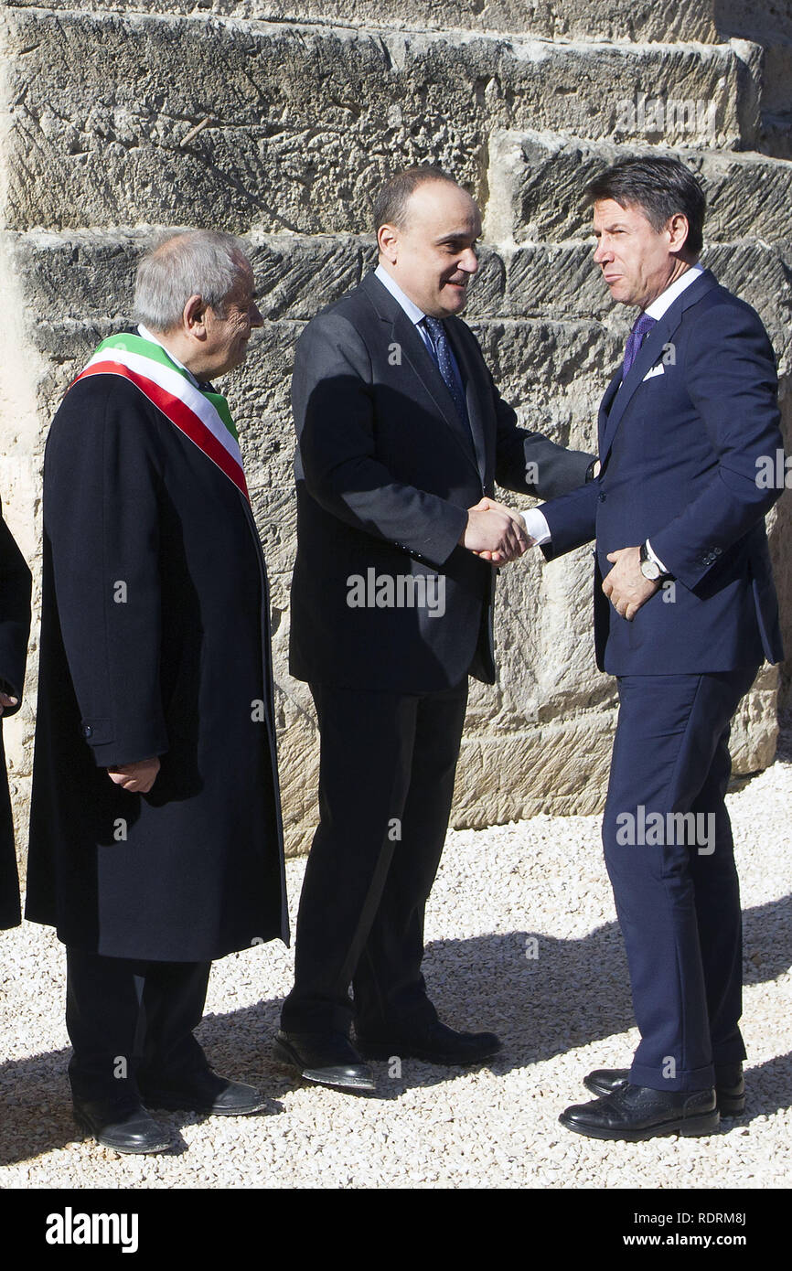 Foto Donato Fasano - LaPresse 19 01 2019  - Matera Cronaca dettagli della notizia  La mattinata di Matera, che da oggi &#xe8; ufficialmente Capitale Europea della Cultura 2019, si &#xe8; aperta con le 39 bande che si sono esibite nella Cava del Sole (20 italiane e 19 straniere) per salutare i tantissimi affezionati. Un totale di, sembra inutile dirlo, 2019 musicisti. E poi l'arrivo del premier Giuseppe Conte, che ha dichiarato che questa giornata &#xe8; una &#xab;riscossa per il Sud&#xbb;: questi i momenti salienti della prima mattinata di Matera da capitale della Cultura. Buffet Nella Foto l' Stock Photo