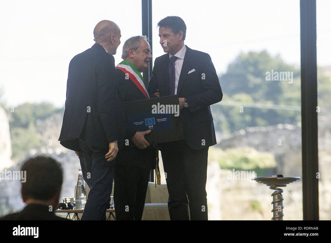 Foto Donato Fasano - LaPresse 19 01 2019  - Matera Cronaca dettagli della notizia  La mattinata di Matera, che da oggi &#xe8; ufficialmente Capitale Europea della Cultura 2019, si &#xe8; aperta con le 39 bande che si sono esibite nella Cava del Sole (20 italiane e 19 straniere) per salutare i tantissimi affezionati. Un totale di, sembra inutile dirlo, 2019 musicisti. E poi l'arrivo del premier Giuseppe Conte, che ha dichiarato che questa giornata &#xe8; una &#xab;riscossa per il Sud&#xbb;: questi i momenti salienti della prima mattinata di Matera da capitale della culturaNella Foto Raffello de Stock Photo