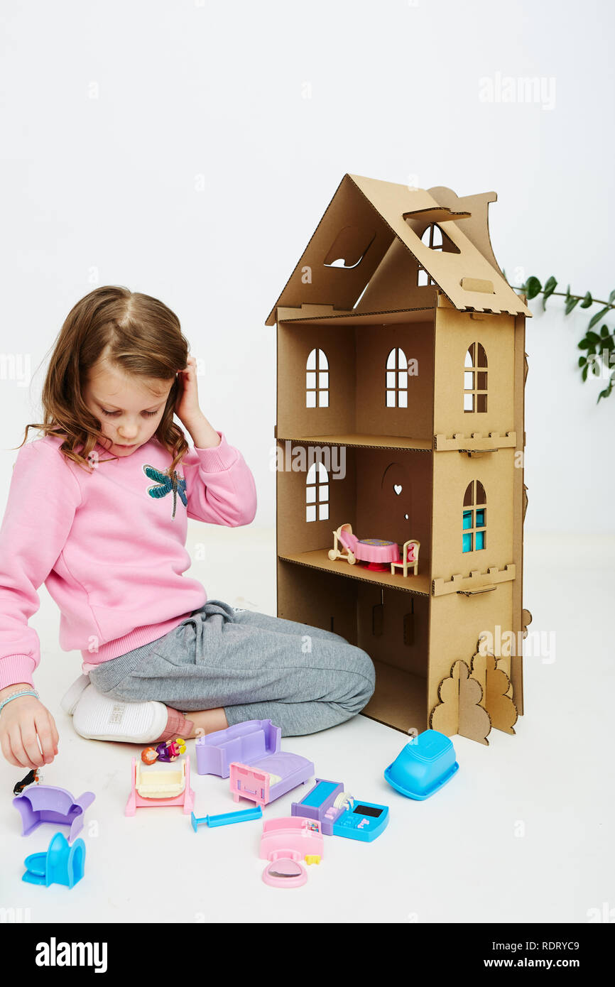 Welcome to the dollhouse hi-res stock photography and images - Alamy