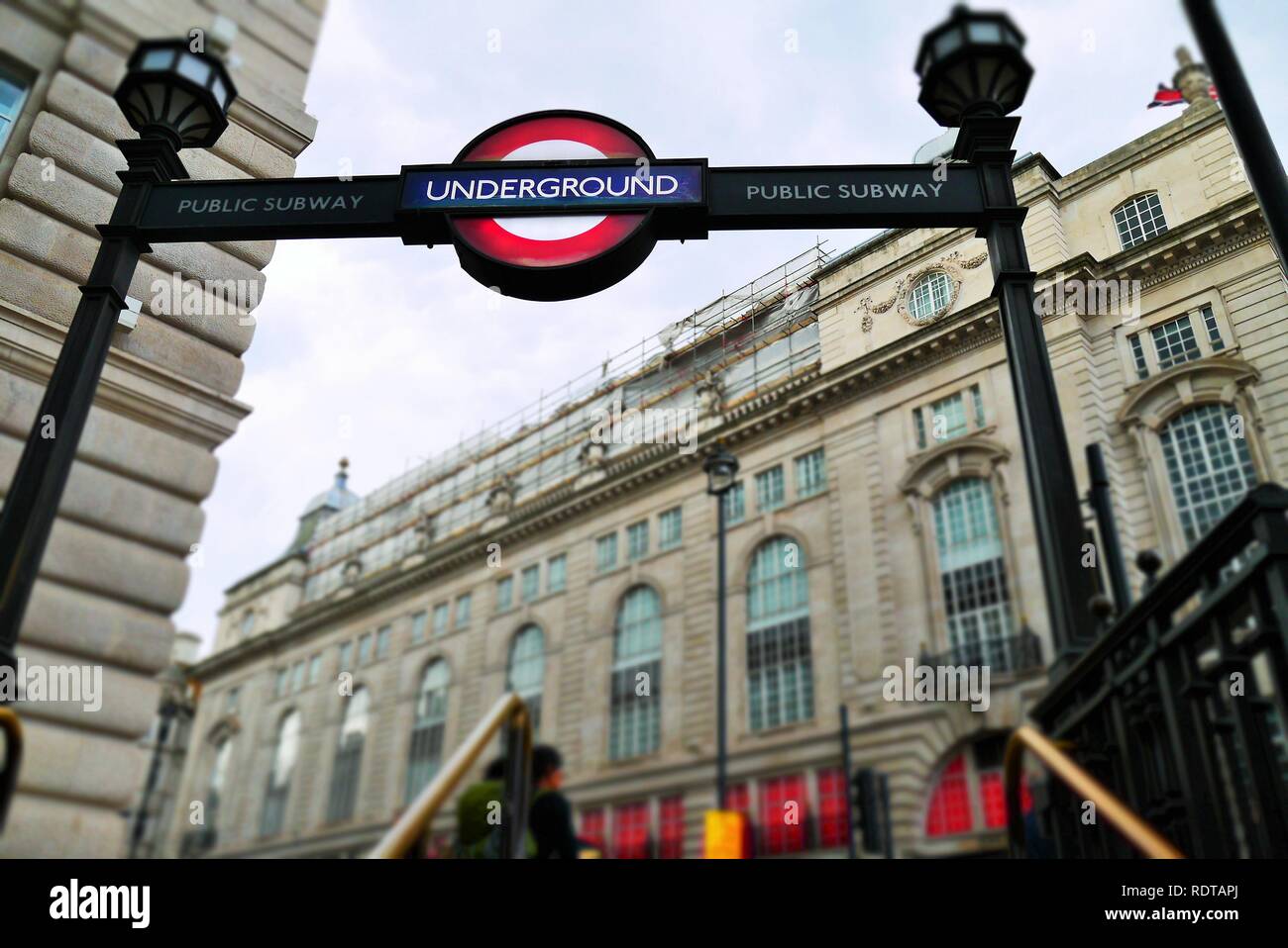 gwc London Underground Piccadilly Circus Roundel Small Metal Sign 