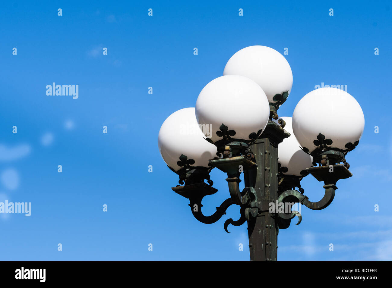 Vintage street lights hi-res stock photography and images - Alamy