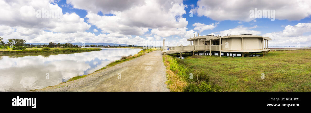 Walking path in Palo Alto Baylands Park, the Nature education center on the right Stock Photo