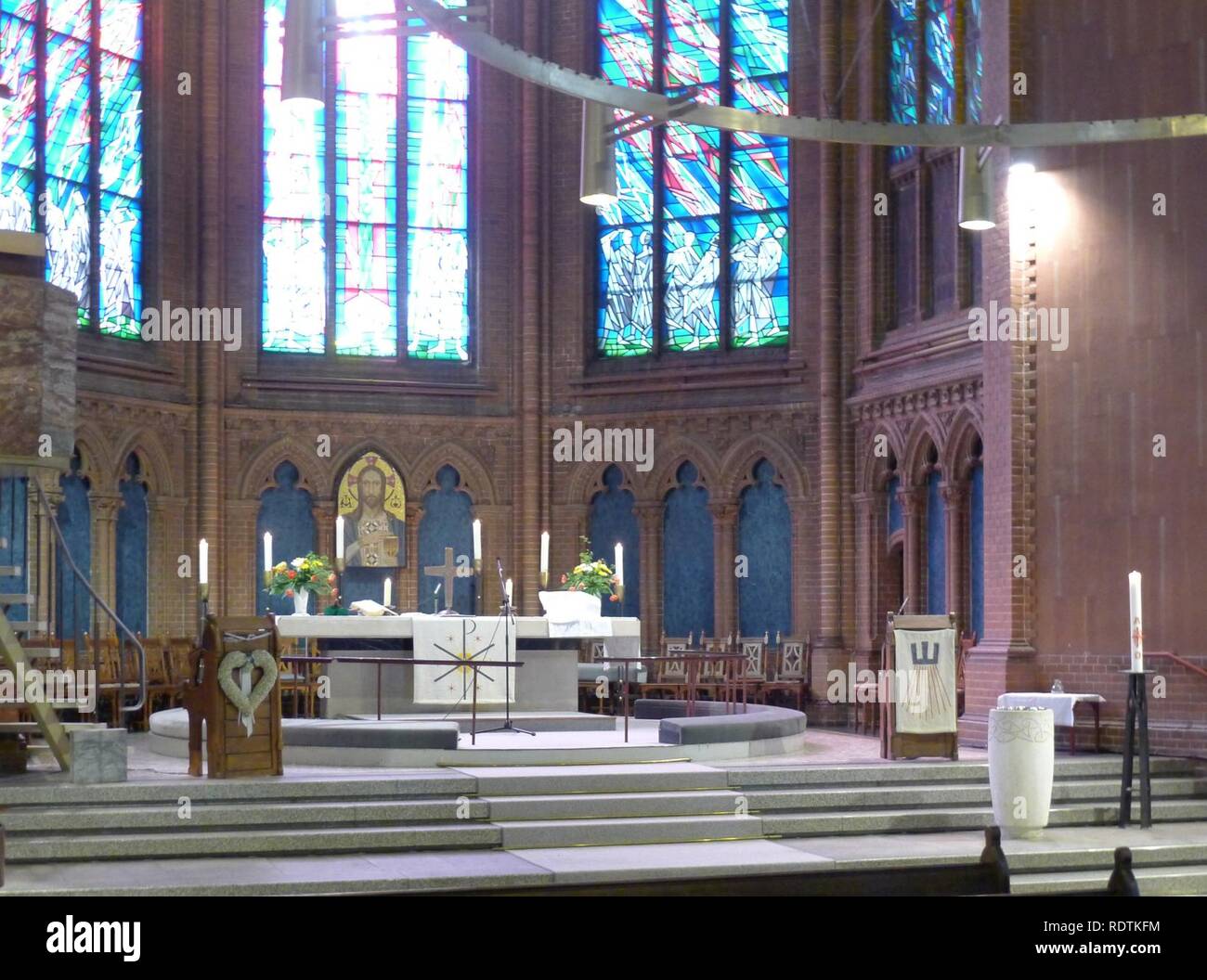 ApostelPaulusKirche (Berlin) Altarraum Stock Photo Alamy
