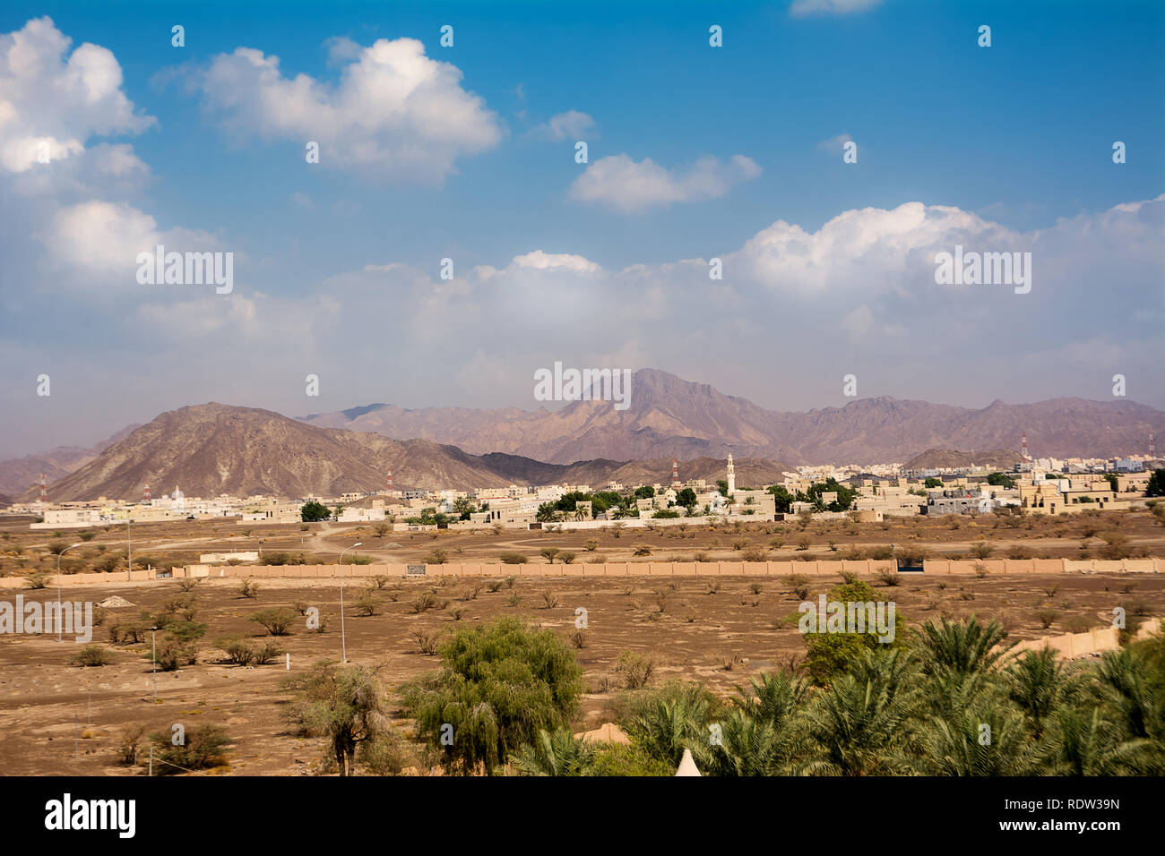 Mountain Jebel Shams and at the base the city of Bahla (Oman) Stock Photo