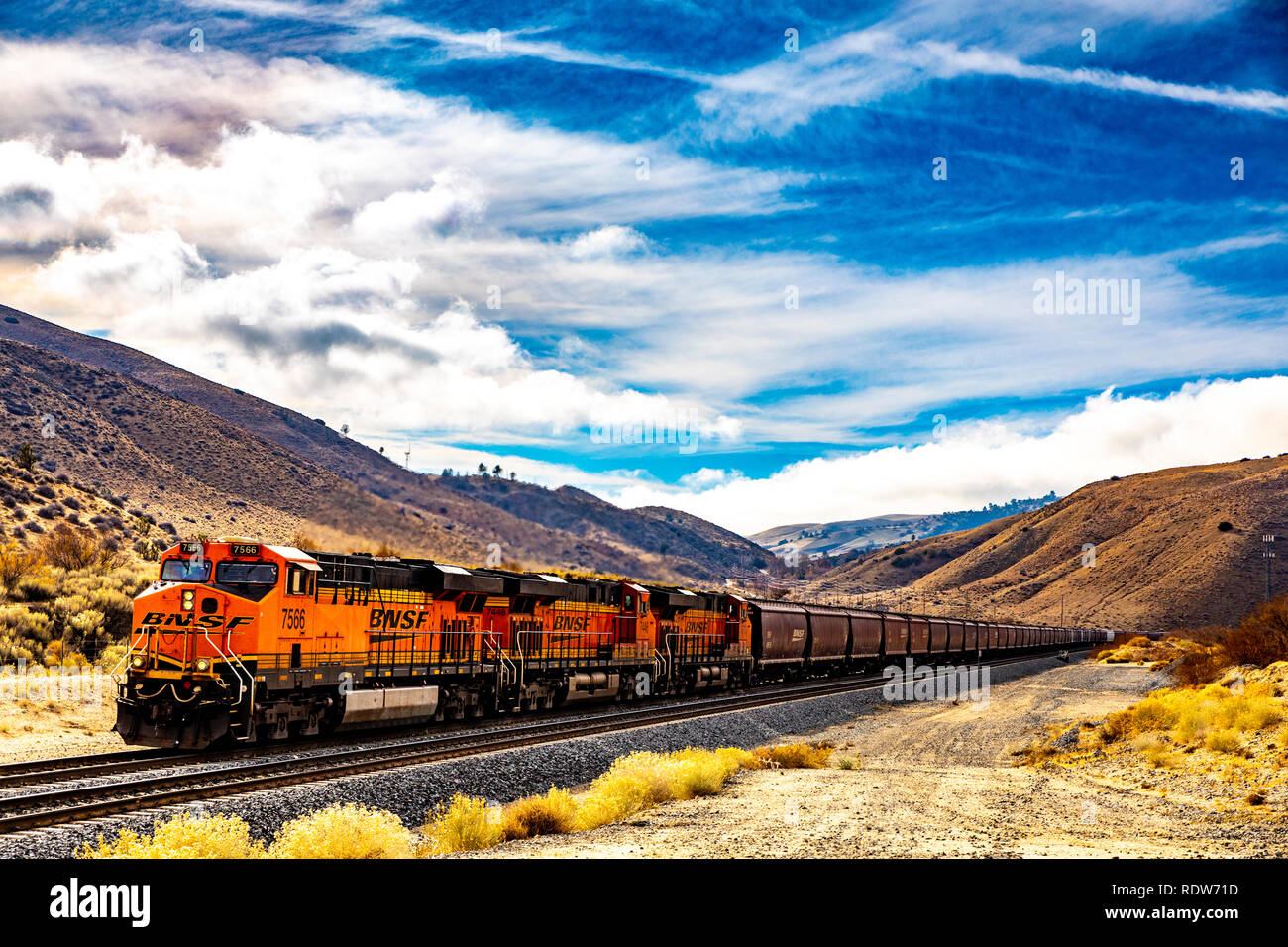 Tehachapi railroad loop hi-res stock photography and images - Alamy