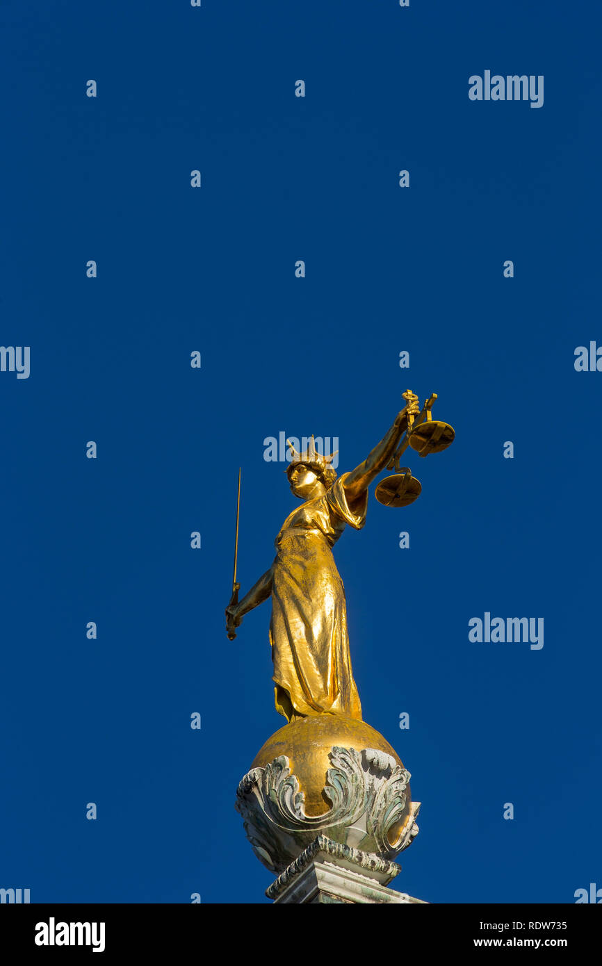 Lady Justice statue on top of The Old Bailey, Central Criminal Court ...