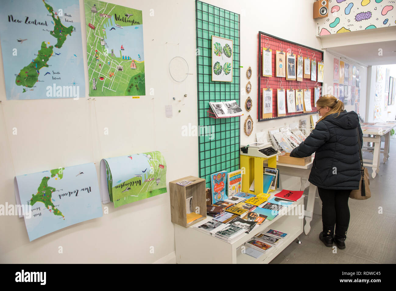 Matchbox Gift Shop & Art Gallery sells products highlighting New Zealand and also showcases the artwork of many Kiwi artists in its rotating gallery s Stock Photo