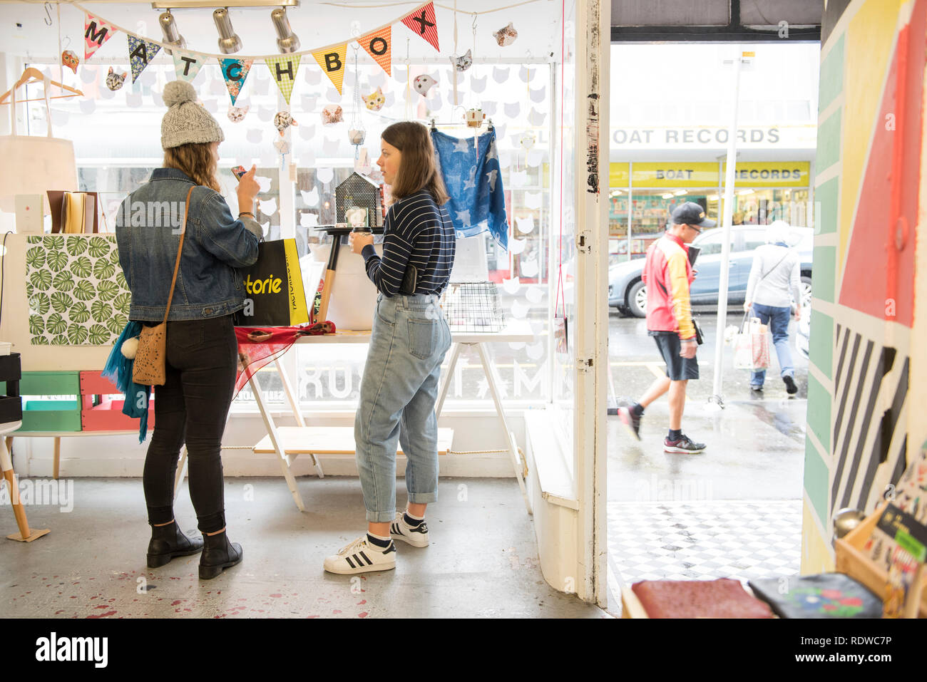Matchbox Gift Shop & Art Gallery sells products highlighting New Zealand and also showcases the artwork of many Kiwi artists in its rotating gallery s Stock Photo
