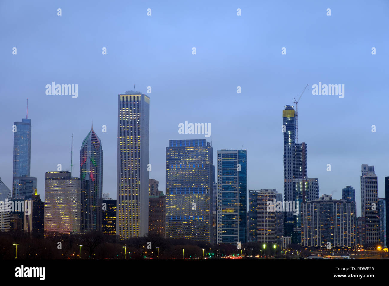 Chicago downtown skyline hi-res stock photography and images - Alamy