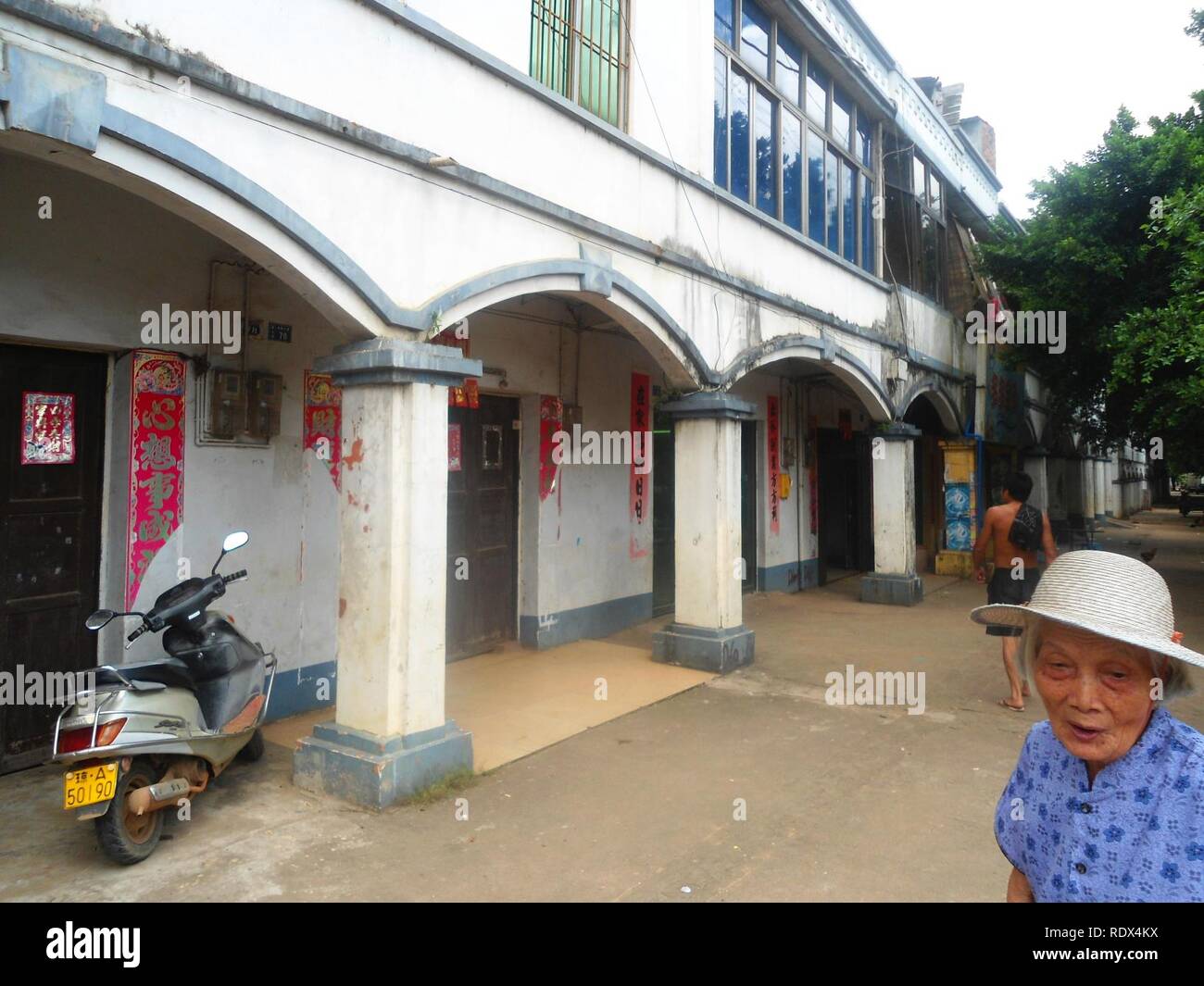 Arcadestyle buildings in Lingshan 01 Stock Photo Alamy