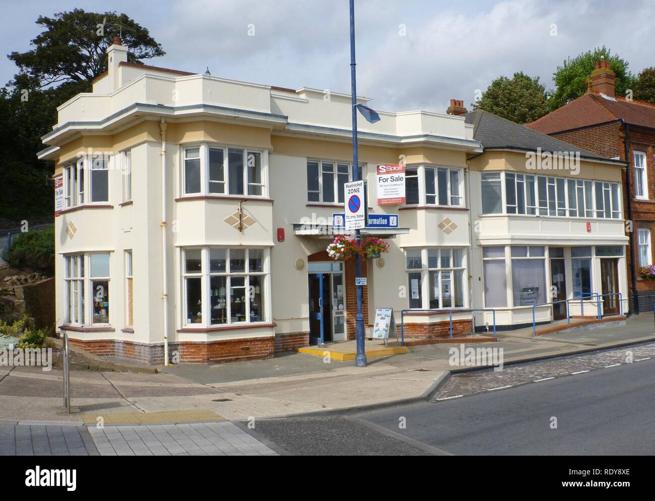 Art Deco Building, Undercliff Road West, Felixstowe, UK Stock Photo Alamy