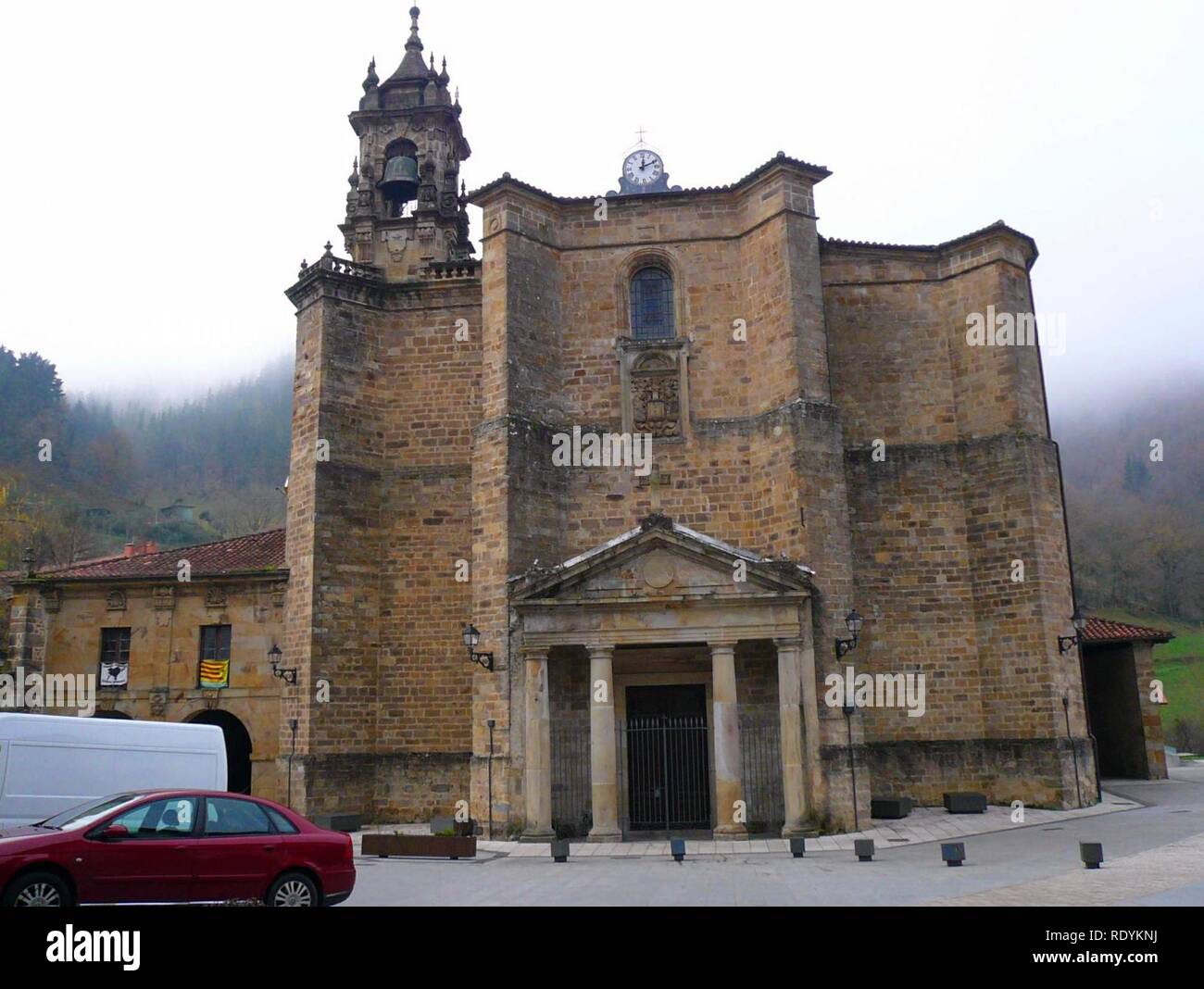 Ataun - Iglesia de San Martín, exterior 15 Stock Photo - Alamy