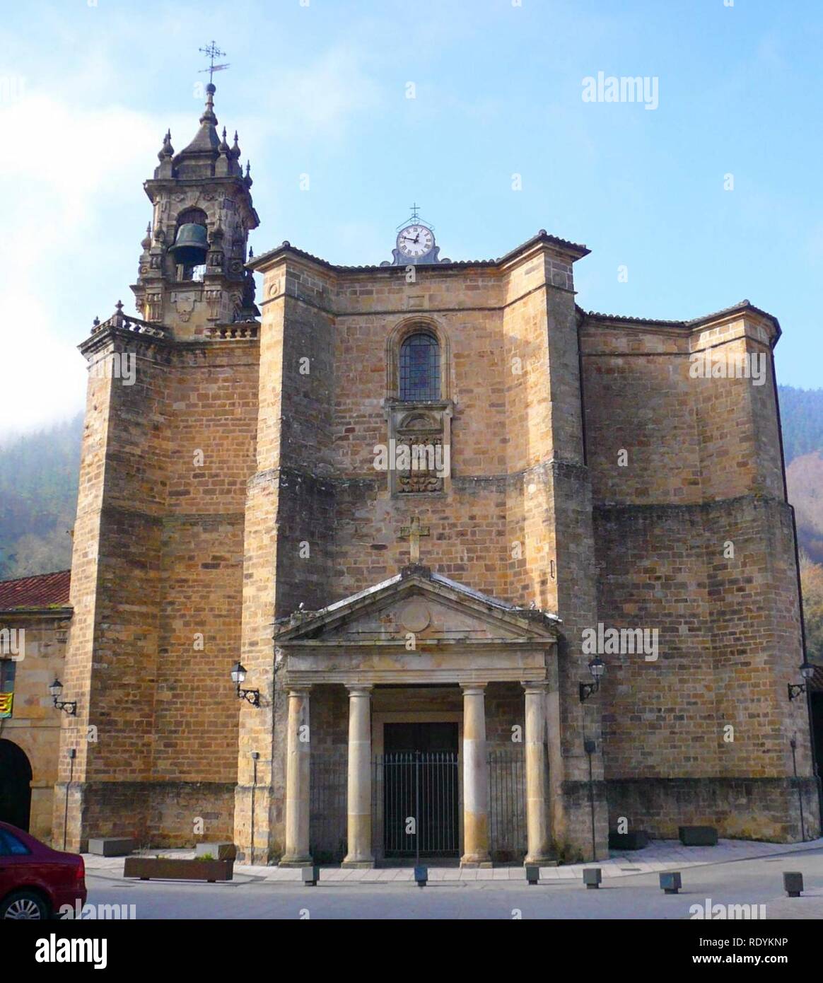 Ataun - Iglesia de San Martín, exterior 17 Stock Photo - Alamy