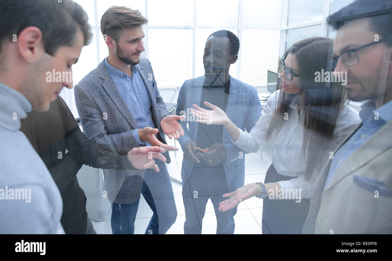 Employees argue and discuss common problems Stock Photo Alamy