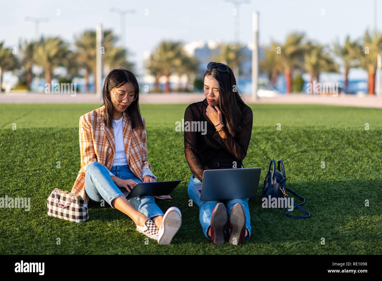 Asian girls hi-res stock photography and images - Alamy