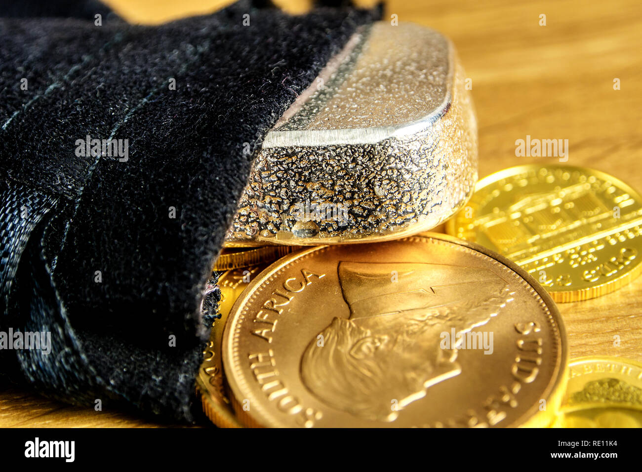 Money falling out of pocket hi-res stock photography and images - Alamy