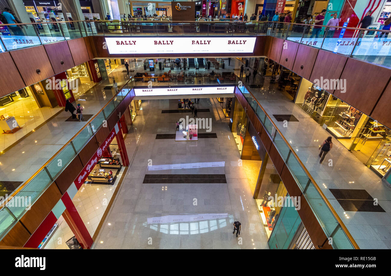 Outlet mall dubai hi-res stock photography and images - Page 6 - Alamy