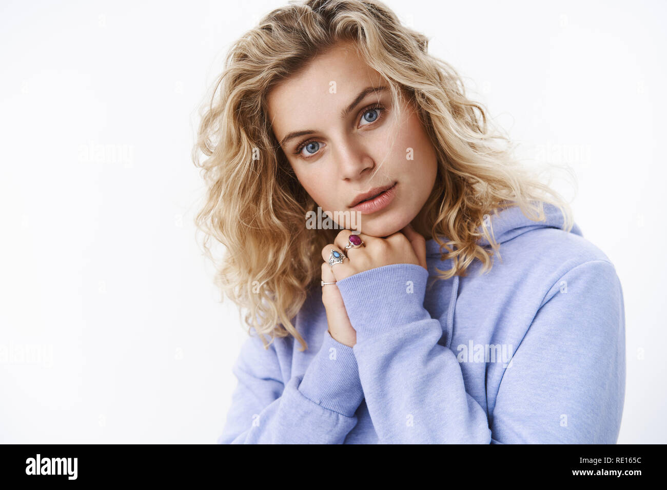 Girl wants cuddles and love in life. Sensual, feminine and attractive