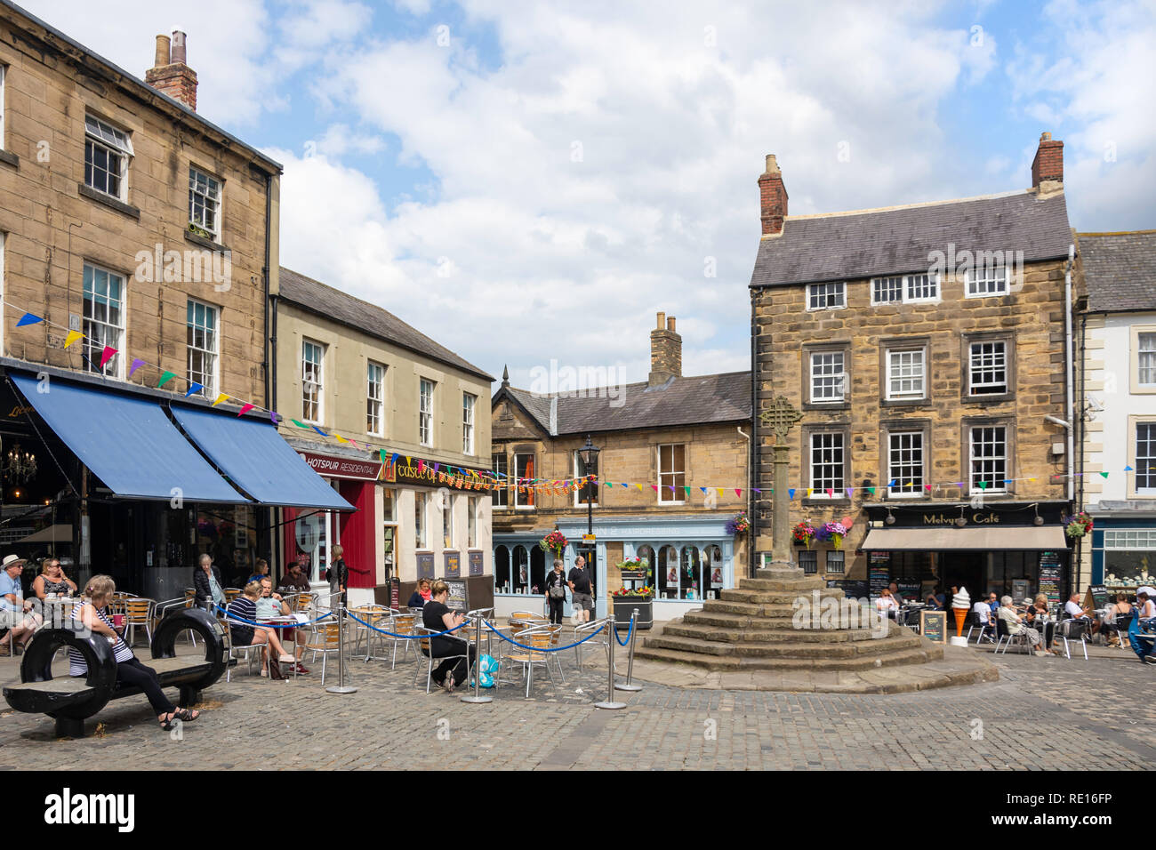 Outdoor cafes, Market Place, Alnwick, Northumberland, England, United Kingdom Stock Photo