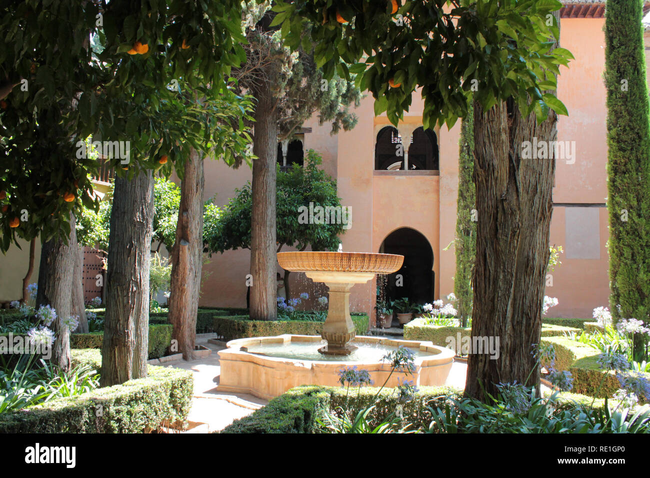 Brunnen im maurischen Stil - Alhambra Innenhof Stock Photo